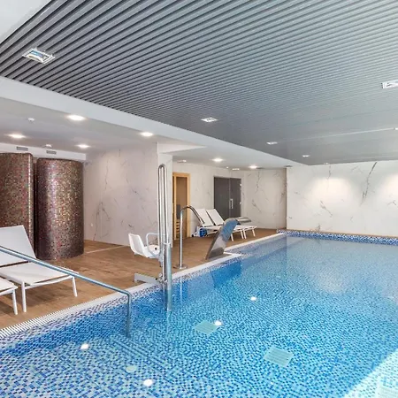 Apartment Luxury With 3 Bedrooms Estepona