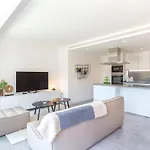 Apartment Luxury With 3 Bedrooms *