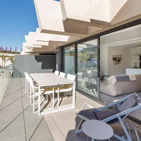 Luxury With 3 Bedrooms *