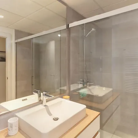 Luxury With 3 Bedrooms * אסטפונה
