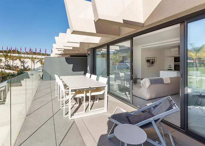 Luxury With 3 Bedrooms *