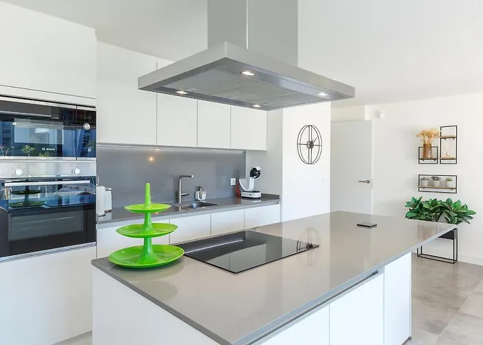 Luxury With 3 Bedrooms Apartamento Estepona