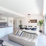 Apartmán Luxury With 3 Bedrooms