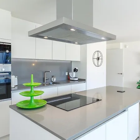 Luxury With 3 Bedrooms Apartment Estepona
